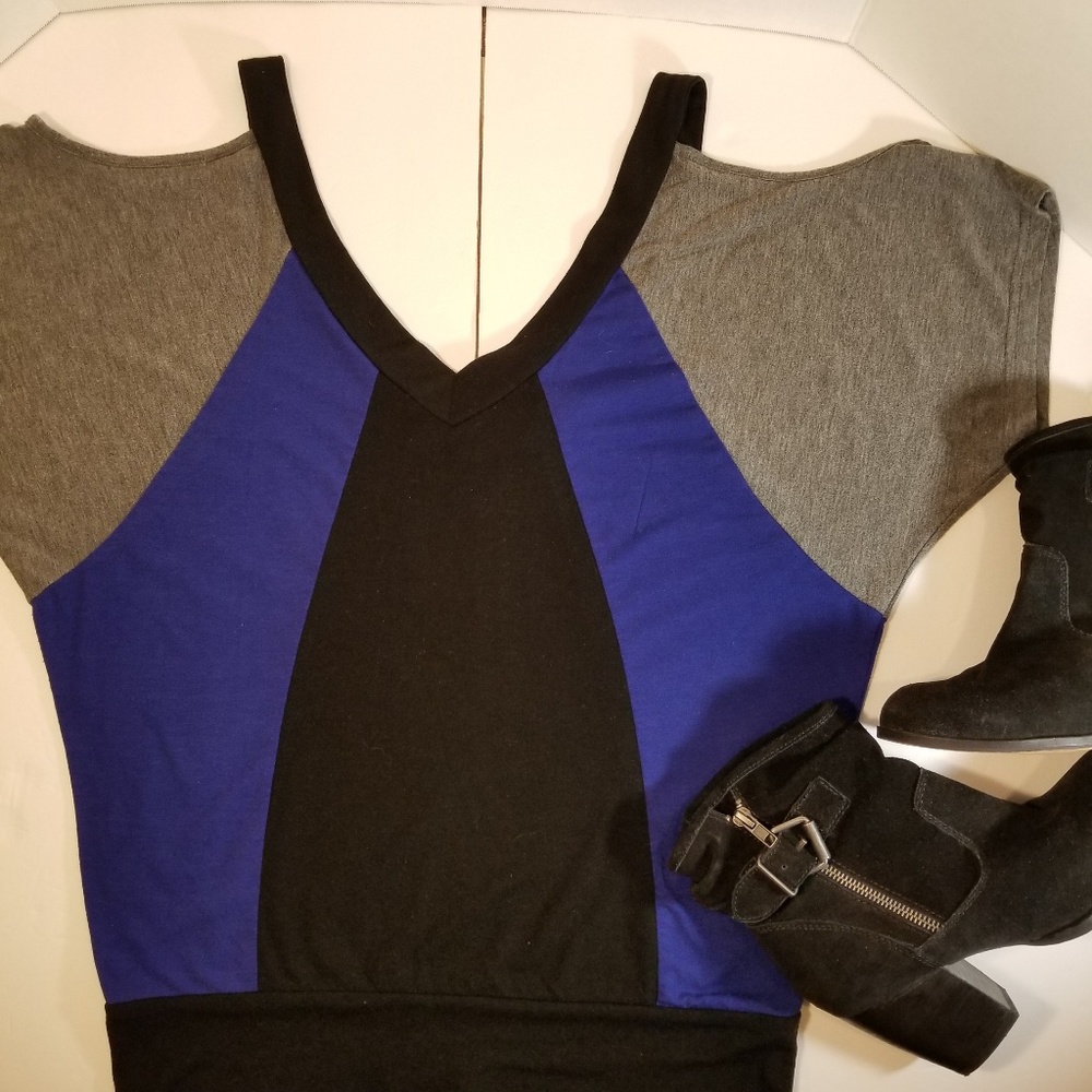 Vneck cold shoulder EYESHADOW top S